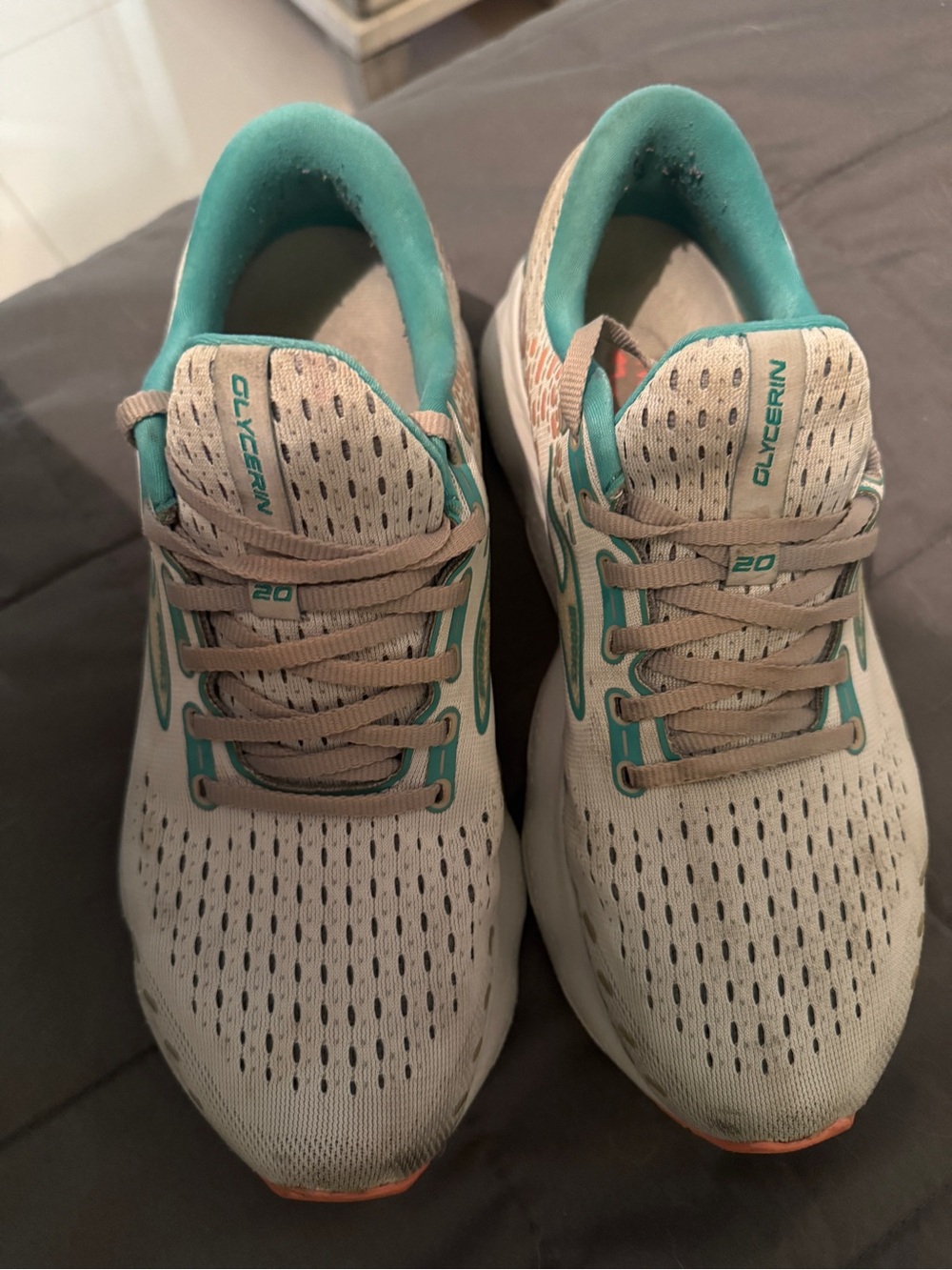 Saucony Women's Glycerin 20 Running Shoes in Beige and Teal